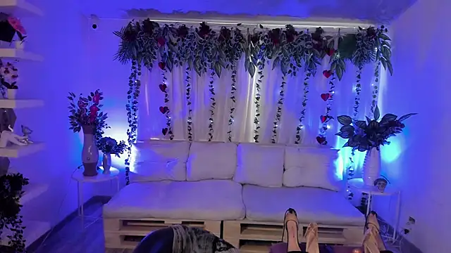 anuvyz miller  online show from September 12, 2025, 8:20 pm