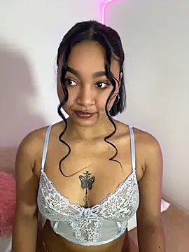 Snapshot of Lynda_Bonnie chatting on May 7, 2026, 12:21 pm Lynda Bonnie online show from May 7, 2026, 12:21 pm
