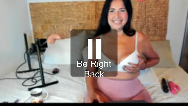 Jackiehmilf52 online show from February 17, 2026, 2:24 pm