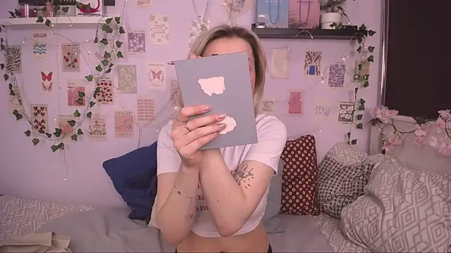 Snapshot of EllySunlover chatting on March 5, 2025, 3:29 am EllySunlover online show from March 5, 2025, 3:29 am