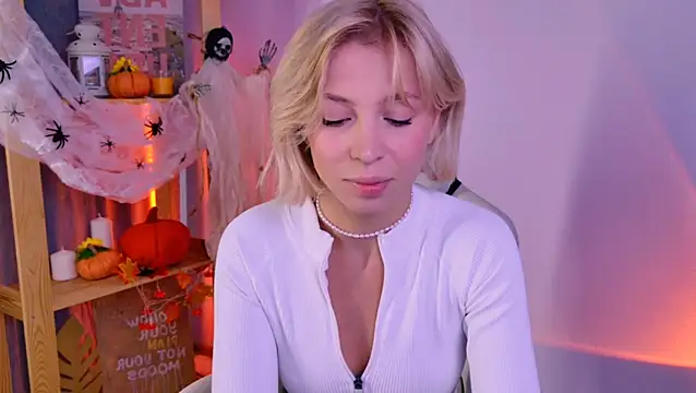 Snapshot of EllySunlover chatting on October 24, 2025, 5:20 pm EllySunlover online show from October 24, 2025, 5:20 pm