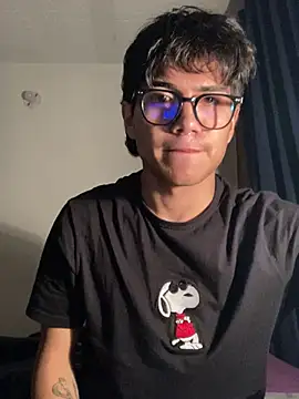 Snapshot of shadowsofgarden chatting on March 21, 2025, 1:24 am shadowsofgarden online show from March 21, 2025, 1:24 am