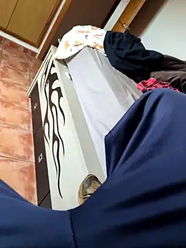 Snapshot of mikeee6538 chatting on December 16, 2025, 2:22 pm mikeee6538 online show from December 16, 2025, 2:22 pm