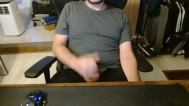 Snapshot of Yoolooh chatting on July 15, 2026, 8:03 pm Yoolooh online show from July 15, 2026, 8:03 pm