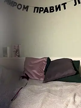 MollyBer online show from October 31, 2025, 7:26 pm