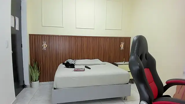 MELINAMARTINS online show from September 23, 2025, 7:28 pm