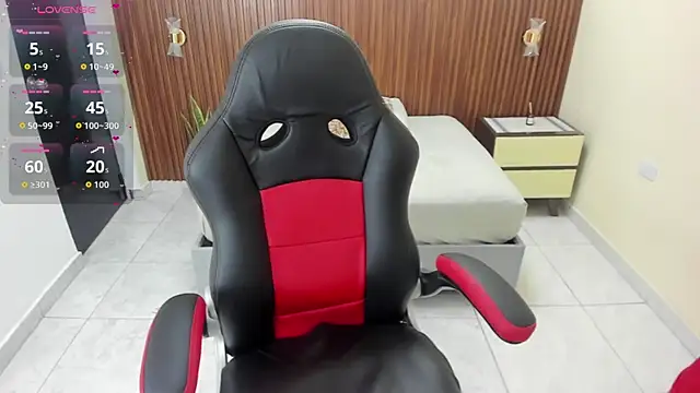 MELINAMARTINS online show from October 7, 2025, 7:33 pm