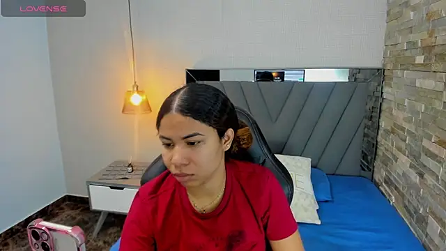 MELINAMARTINS online show from January 10, 2026, 7:48 pm