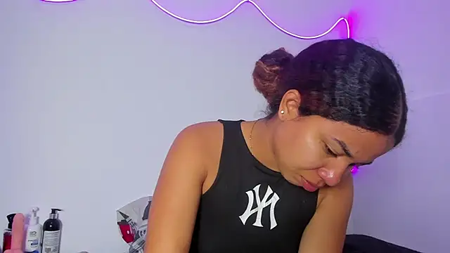 Snapshot of MELINAMARTINS chatting on February 3, 2026, 10:26 pm MELINAMARTINS online show from February 3, 2026, 10:26 pm