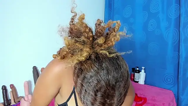 Snapshot of MELINAMARTINS chatting on February 23, 2026, 12:19 am MELINAMARTINS online show from February 23, 2026, 12:19 am