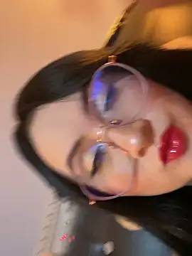 ValentinaOrtiz3 online show from December 5, 2025, 12:41 am