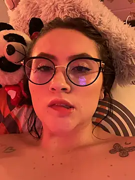 ValentinaOrtiz3 online show from March 24, 2026, 9:53 pm