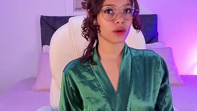 sara sharma  online show from September 23, 2025, 2:09 pm