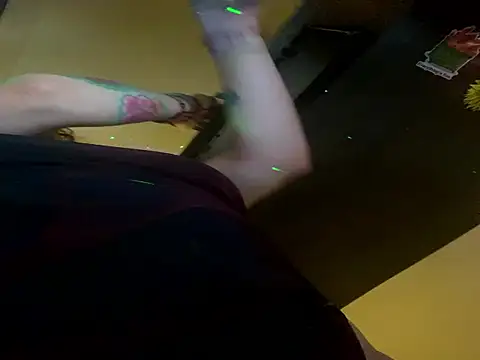 favoritestepsis online show from October 27, 2025, 2:21 pm