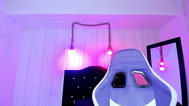 Snapshot of nicky_angel1 chatting on October 24, 2025, 6:37 pm nicky angel1 online show from October 24, 2025, 6:37 pm