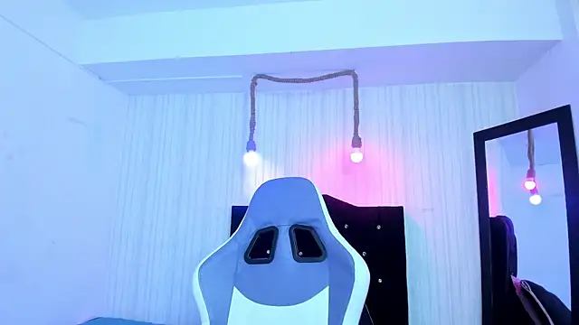 Snapshot of nicky_angel1 chatting on October 27, 2025, 6:34 pm nicky angel1 online show from October 27, 2025, 6:34 pm