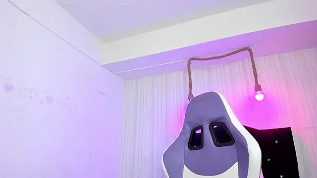 Snapshot of nicky_angel1 chatting on October 29, 2025, 6:42 pm nicky angel1 online show from October 29, 2025, 6:42 pm