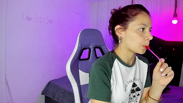 Snapshot of nicky_angel1 chatting on November 10, 2025, 7:02 pm nicky angel1 online show from November 10, 2025, 7:02 pm