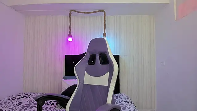 Snapshot of nicky_angel1 chatting on February 4, 2026, 7:31 pm nicky angel1 online show from February 4, 2026, 7:31 pm