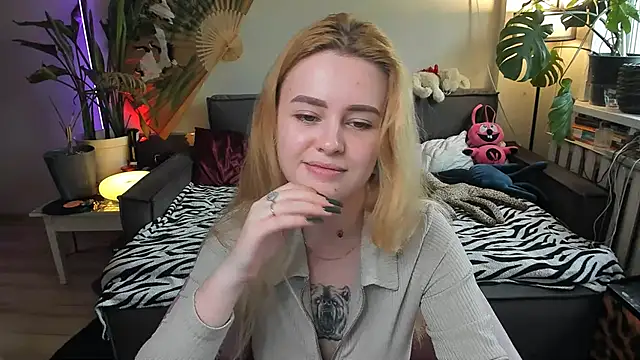 Alexa Pirs online show from April 7, 2026, 1:11 pm