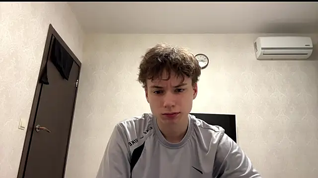 aronrodrigos online show from February 12, 2025, 10:37 pm