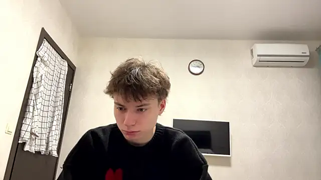 aronrodrigos online show from February 15, 2025, 6:44 pm