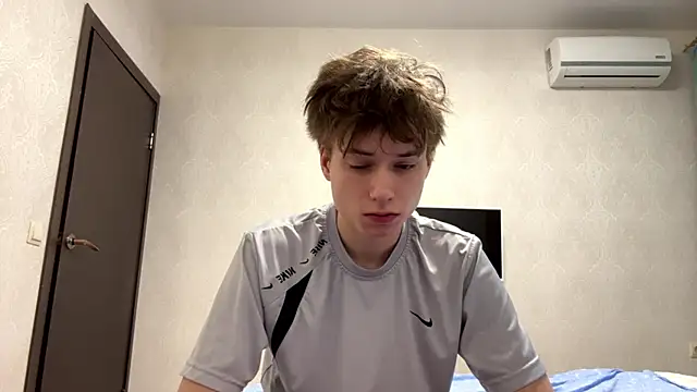 aronrodrigos online show from February 19, 2025, 10:42 pm