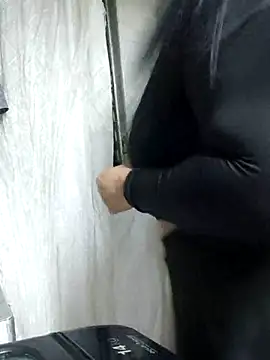 nikki grey online show from October 13, 2025, 4:56 am