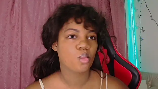 Daphnewalker   online show from December 16, 2025, 11:59 am