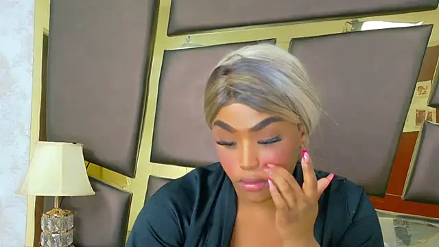 TianahGlow online show from November 30, 2025, 9:46 am