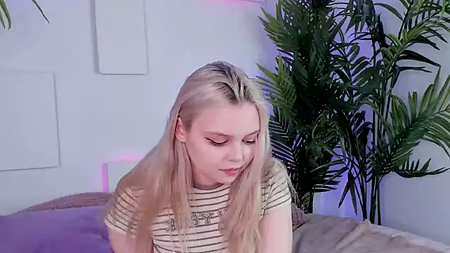 Snapshot of CLAIRE_VOGT chatting on March 10, 2025, 8:59 am CLAIRE VOGT online show from March 10, 2025, 8:59 am