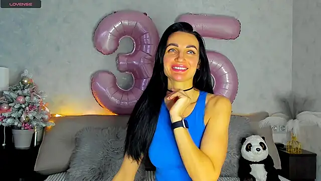 Snapshot of Tina_Mart chatting on December 4, 2025, 12:14 pm Tina Mart online show from December 4, 2025, 12:14 pm