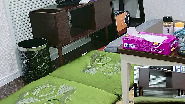 YARASERO-kun online show from December 2, 2025, 12:10 pm