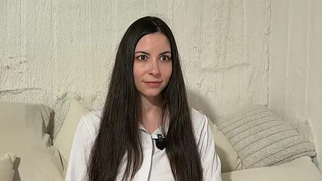 SandraSchon online show from April 23, 2026, 6:43 pm