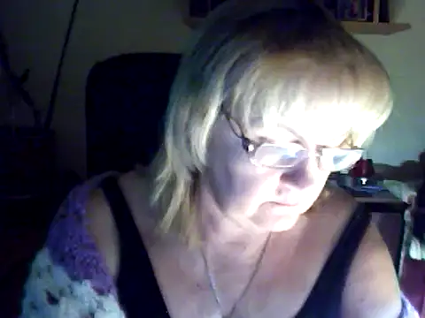 Snapshot of Violet5364 chatting on March 6, 2025, 7:54 pm Violet5364 online show from March 6, 2025, 7:54 pm