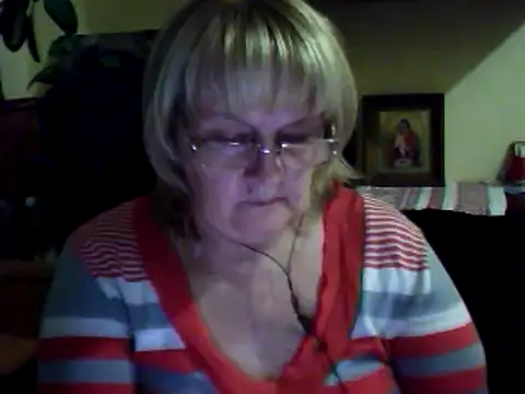 Snapshot of Violet5364 chatting on November 1, 2025, 3:36 pm Violet5364 online show from November 1, 2025, 3:36 pm