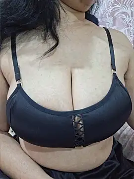 Snapshot of Jassi_Does chatting on May 12, 2026, 9:45 pm Jassi Does online show from May 12, 2026, 9:45 pm