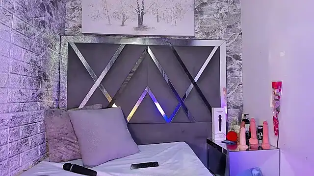 Snapshot of EvansDarling chatting on February 14, 2026, 2:25 pm EvansDarling online show from February 14, 2026, 2:25 pm