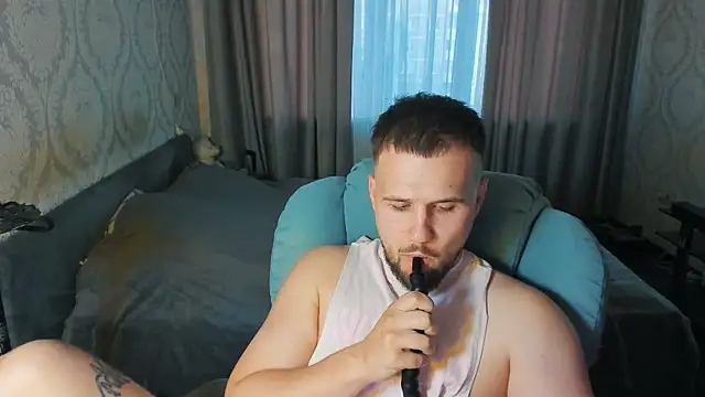 Snapshot of Vladik_b chatting on June 20, 2026, 6:22 pm Vladik b online show from June 20, 2026, 6:22 pm