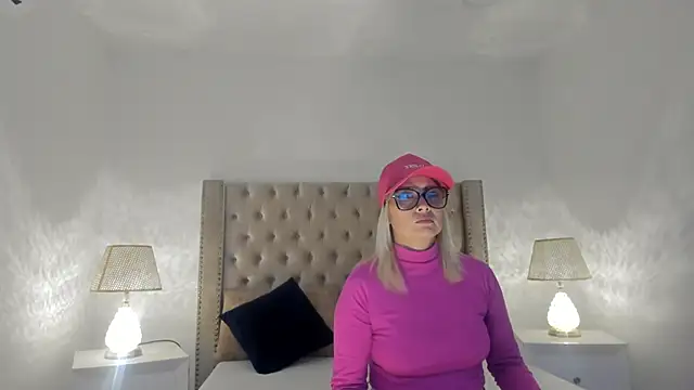 CandieGilson   online show from December 14, 2025, 1:49 pm