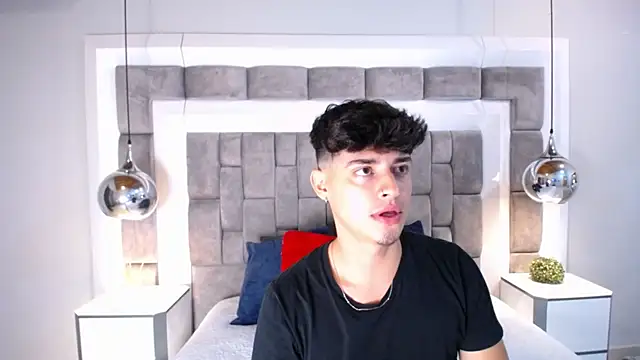 Snapshot of DrakeCollinss chatting on February 13, 2025, 7:42 pm DrakeCollinss online show from February 13, 2025, 7:42 pm