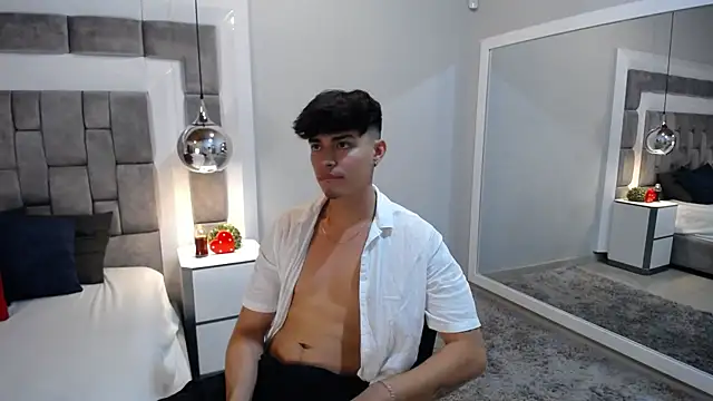 Snapshot of DrakeCollinss chatting on February 14, 2025, 7:44 pm DrakeCollinss online show from February 14, 2025, 7:44 pm