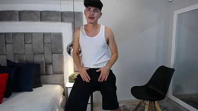 Snapshot of DrakeCollinss chatting on February 17, 2025, 7:42 pm DrakeCollinss online show from February 17, 2025, 7:42 pm