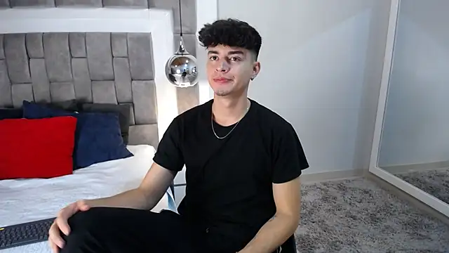 Snapshot of DrakeCollinss chatting on February 18, 2025, 7:41 pm DrakeCollinss online show from February 18, 2025, 7:41 pm