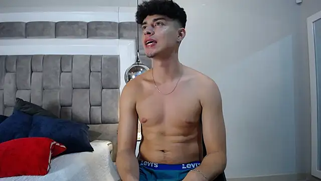 Snapshot of DrakeCollinss chatting on February 19, 2025, 1:51 am DrakeCollinss online show from February 19, 2025, 1:51 am