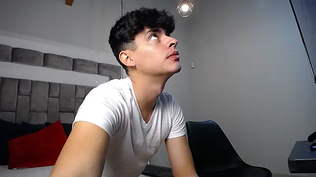 Snapshot of DrakeCollinss chatting on February 27, 2025, 7:58 pm DrakeCollinss online show from February 27, 2025, 7:58 pm