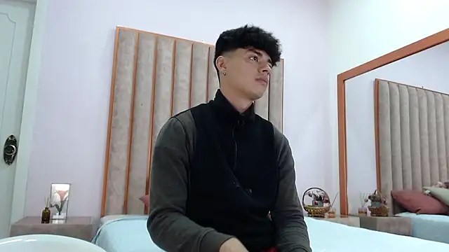 Snapshot of DrakeCollinss chatting on March 5, 2025, 11:27 pm DrakeCollinss online show from March 5, 2025, 11:27 pm