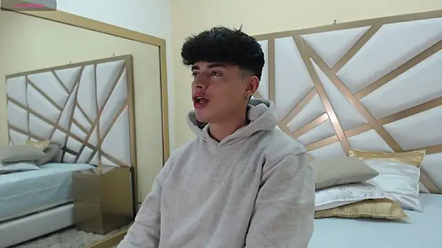 Snapshot of DrakeCollinss chatting on March 7, 2025, 11:27 pm DrakeCollinss online show from March 7, 2025, 11:27 pm