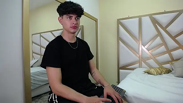 Snapshot of DrakeCollinss chatting on March 13, 2025, 2:16 am DrakeCollinss online show from March 13, 2025, 2:16 am