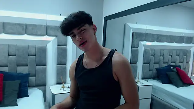 Snapshot of DrakeCollinss chatting on March 18, 2025, 10:37 pm DrakeCollinss online show from March 18, 2025, 10:37 pm